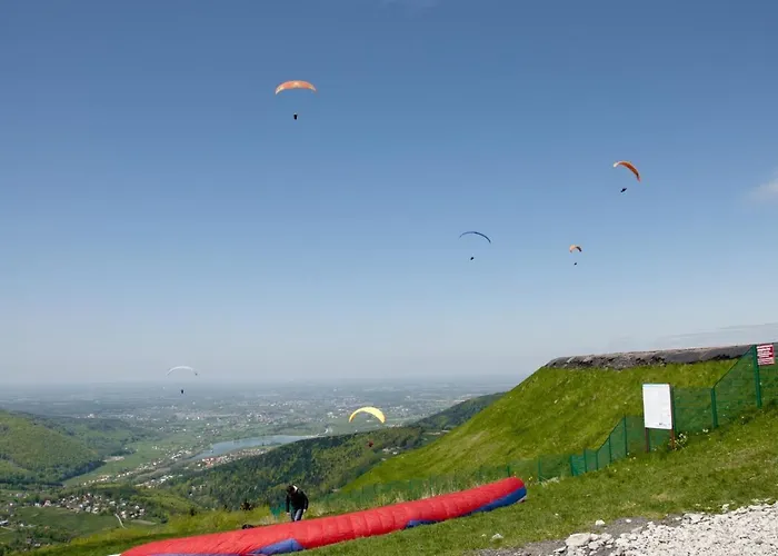 Debina לינה וארוחת בוקר