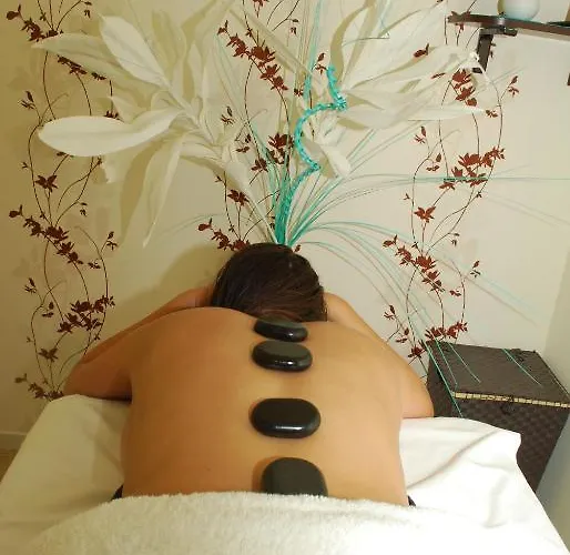 לינה וארוחת בוקר Debina 3*